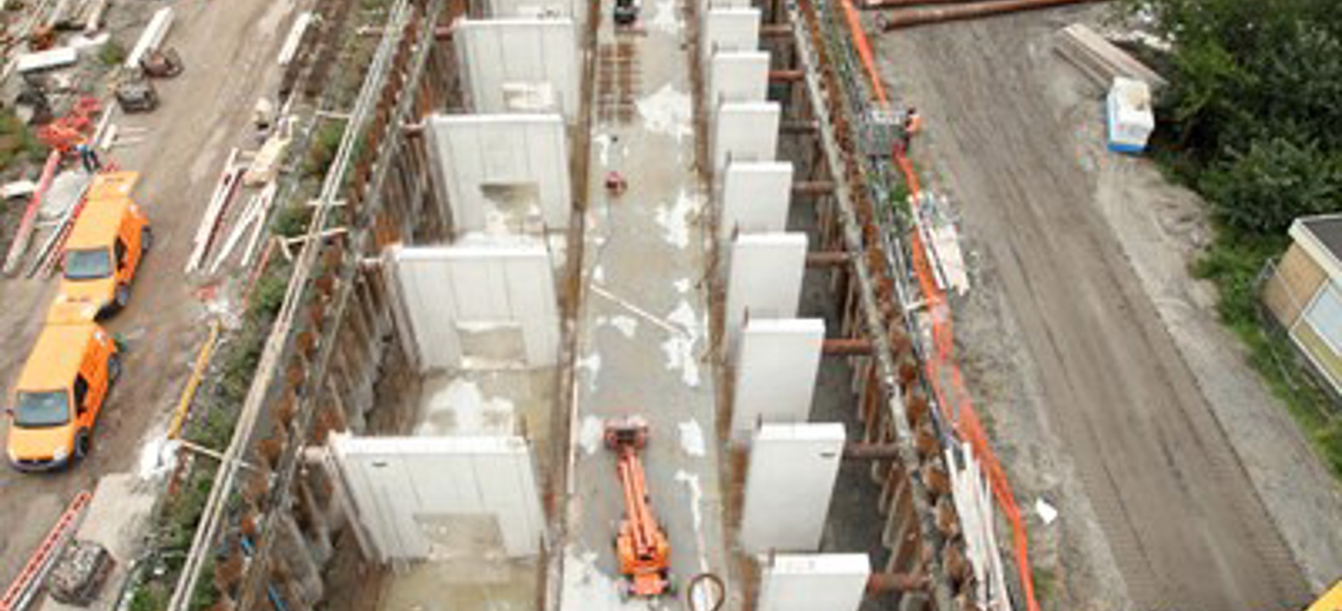 Een drone shot van het Nieuw Deltagootproject waar het nog droog staat. 